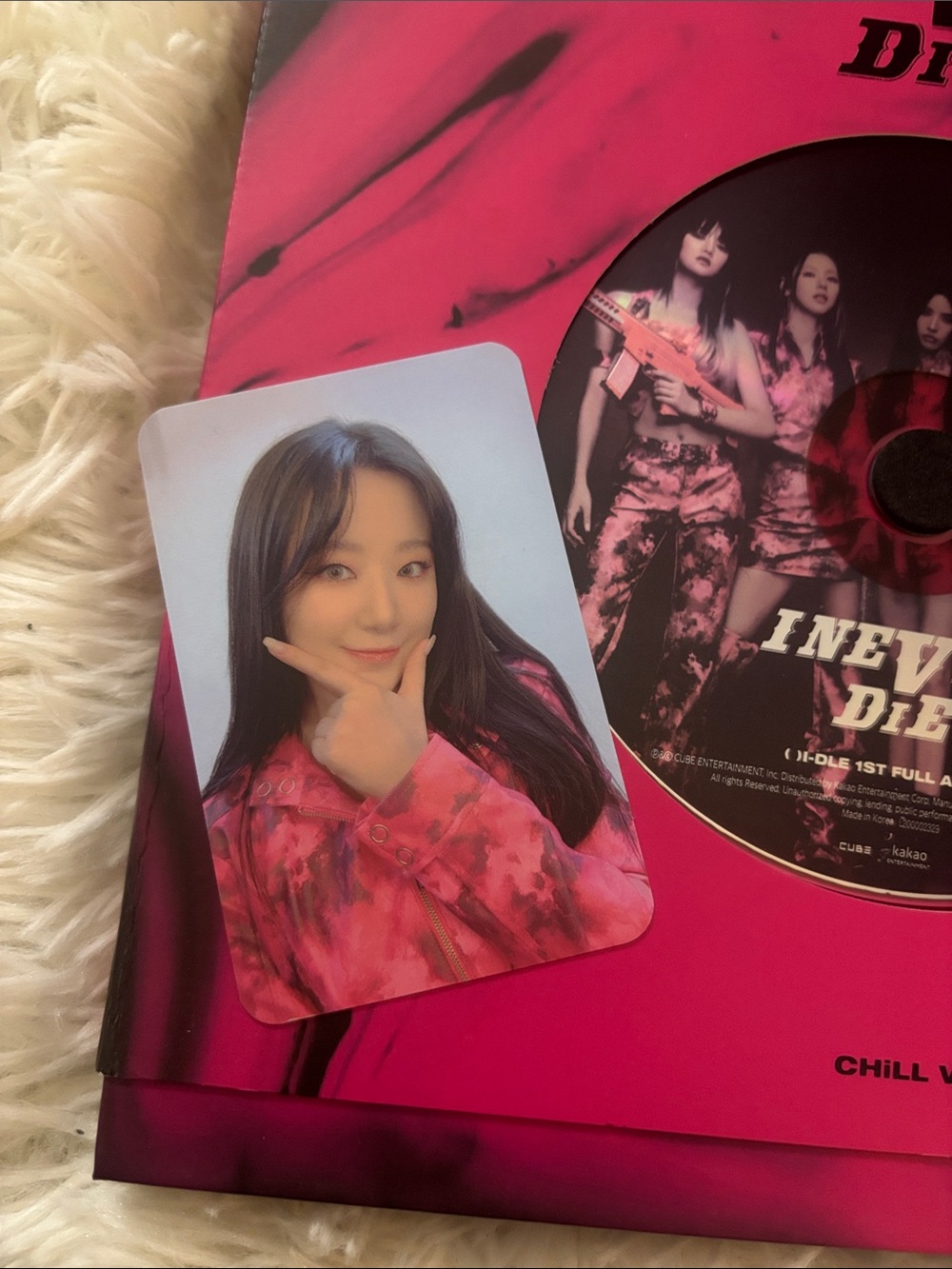 (G)I-DLE album with Shuhua’s photocards